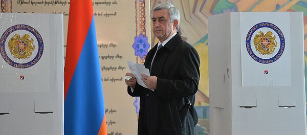 Серж Саргсян голосует на выборах в парламент Армении - Sputnik Արմենիա