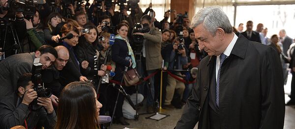 Серж Саргсян голосует на выборах в парламент Армении - Sputnik Армения