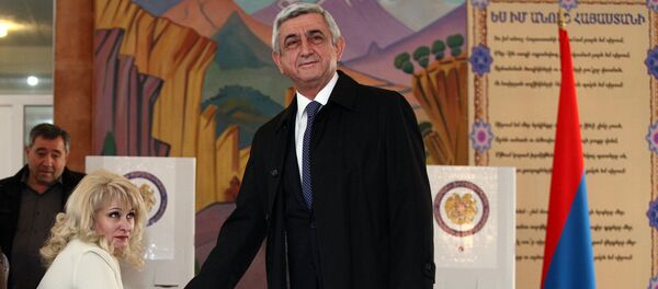 Серж Саргсян голосует на выборах в парламент Армении Серж Саргсян голосует на выборах в парламент Армении - Sputnik Армения