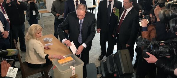 Левон Тер-Петросян проголосовал на выборах в НС РА Левон Тер-Петросян проголосовал на выборах в НС РА - Sputnik Армения