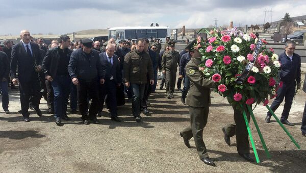 Виген Саргсян посетил Военный Пантеон в Гюмри - Sputnik Արմենիա