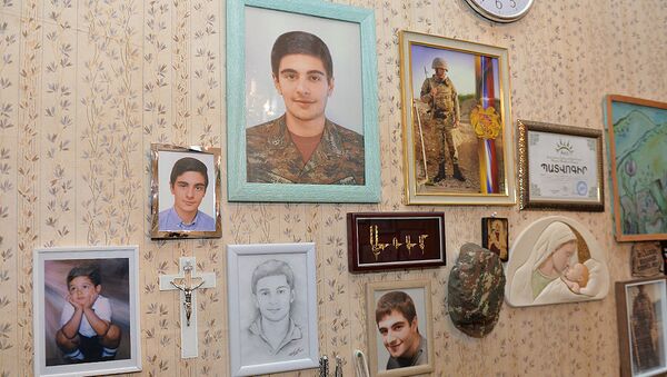 В доме погибшего при защите Отечества Адама Саакяна - Sputnik Армения