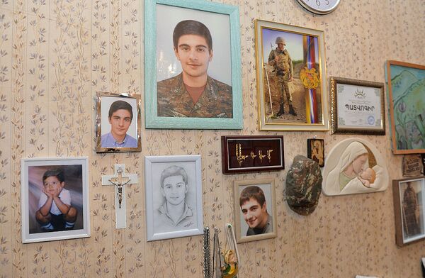 В доме погибшего при защите Отечества Адама Саакяна В доме погибшего при защите Отечества Адама Саакяна - Sputnik Արմենիա