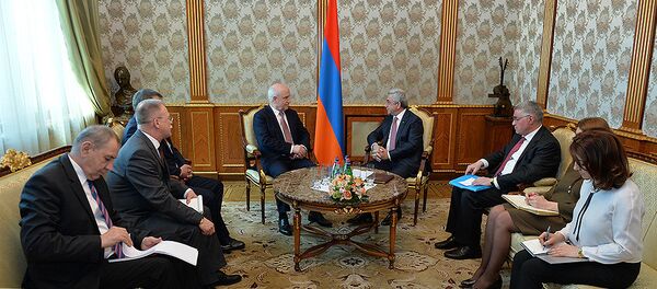 ПРЕЗИДЕНТ СЕРЖ САРГСЯН ПРИНЯЛ ДЕЛЕГАЦИЮ НАБЛЮДАТЕЛЬСКОЙ МИССИИ СНГ ПРЕЗИДЕНТ СЕРЖ САРГСЯН ПРИНЯЛ ДЕЛЕГАЦИЮ НАБЛЮДАТЕЛЬСКОЙ МИССИИ СНГ - Sputnik Արմենիա