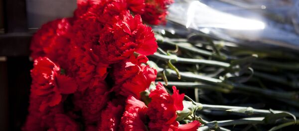 Цветы у посольств РФ в странах мира в память о погибших при взрыве в Санкт-Петербурге - Sputnik Армения