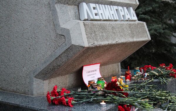 Цветы в память о погибших в метро Санкт–Петербурга - Sputnik Армения