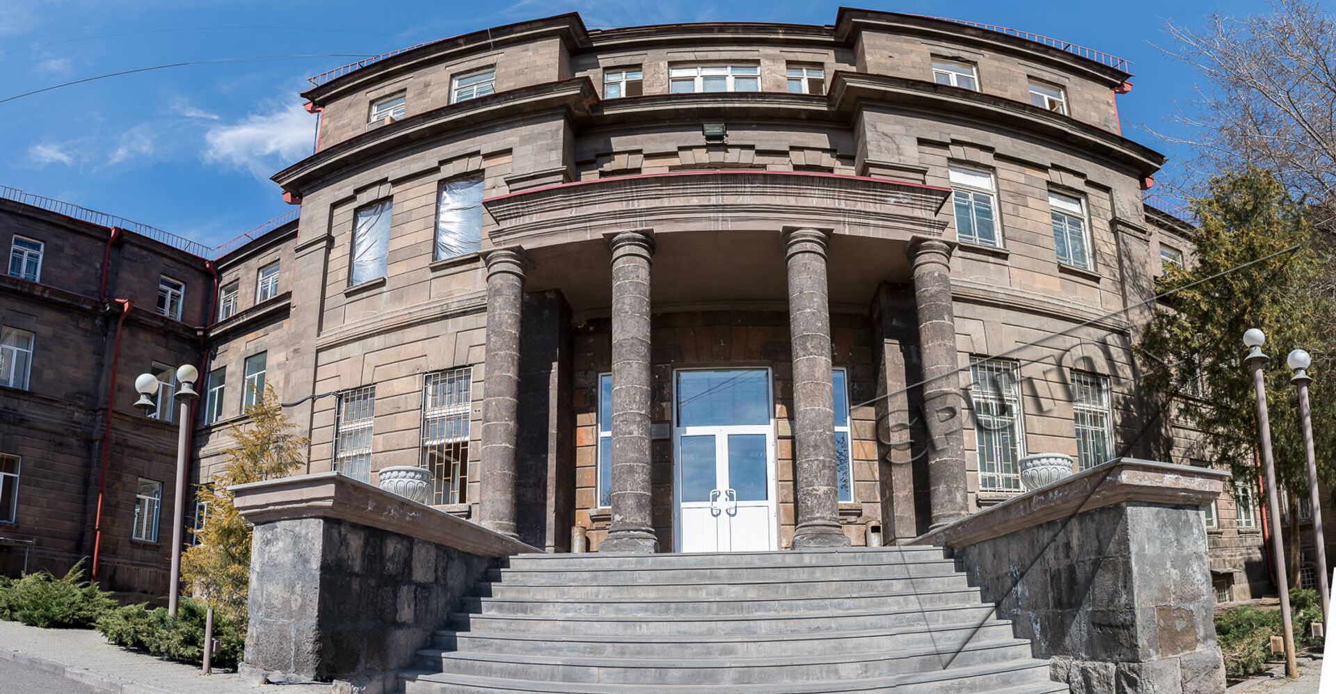 О чем рассказывают здания малого центра Еревана, или Сокровища улицы Абовяна - Sputnik Армения, 1920, 30.05.2021