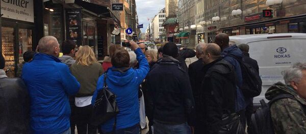 Грузовик въехал в толпу людей в центре Стокгольма Грузовик въехал в толпу людей в центре Стокгольма - Sputnik Արմենիա