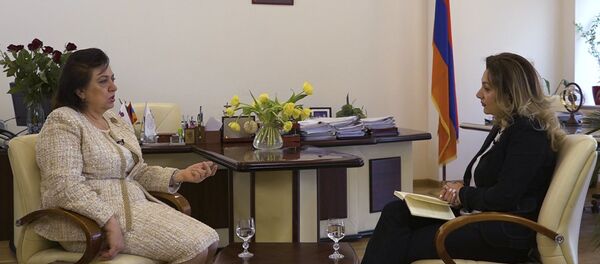 Հրանուշ Հակոբյանը Մայրության և գեղեցկության տոնի մասին օրենքն ընդունել է պատգամավորների կանանց և օպերատորների օգնությամբ Հրանուշ Հակոբյանը Մայրության և գեղեցկության տոնի մասին օրենքն ընդունել է պատգամավորների կանանց և օպերատորների օգնությամբ - Sputnik Արմենիա