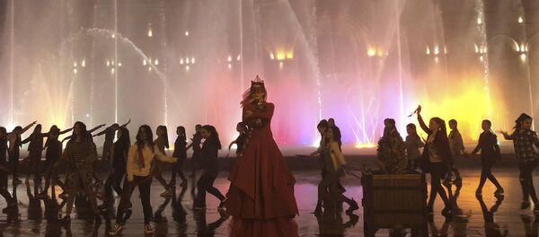 Фонтаны на главной площади Еревана снова запели Фонтаны на главной площади Еревана снова запели - Sputnik Армения