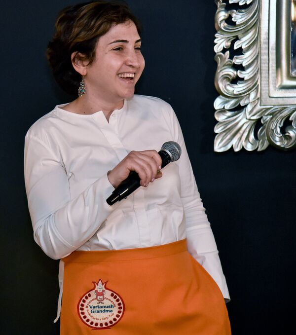 Mенеджер по маркетингу ресторана персидской кухни в Ереване Алис Сафарян Mенеджер по маркетингу ресторана персидской кухни в Ереване Алис Сафарян - Sputnik Արմենիա