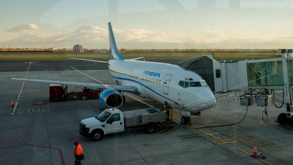 Самолет авиакомпании Армения в аэропорту Звартноц - Sputnik Արմենիա