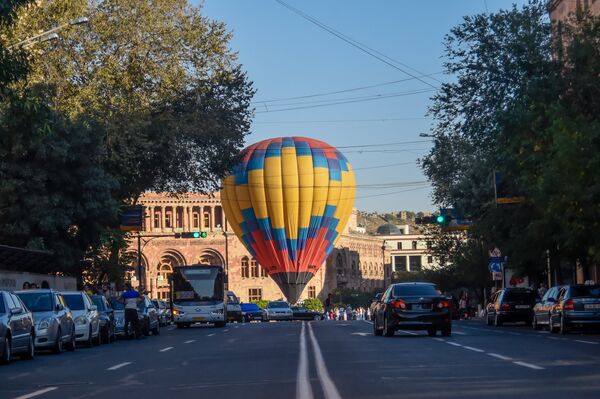 Воздушный шар на площади Республики Армения - Sputnik Армения