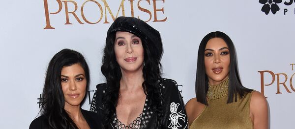 Кортни Кардашьян, Ким Кардашьян и Шер на премьере фильма Обещание - Sputnik Армения
