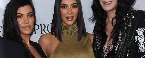 Кортни Кардашьян, Ким Кардашьян и Шер на премьере фильма Обещание - Sputnik Армения