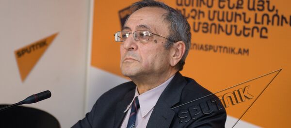 Видеомост Ереван – Астана – Бишкек – Минск, приуроченный к очередному заседанию Высшего Евразийского экономического совета в Бишкеке. Эдуард Киракосян Видеомост Ереван – Астана – Бишкек – Минск, приуроченный к очередному заседанию Высшего Евразийского экономического совета в Бишкеке. Эдуард Киракосян - Sputnik Армения