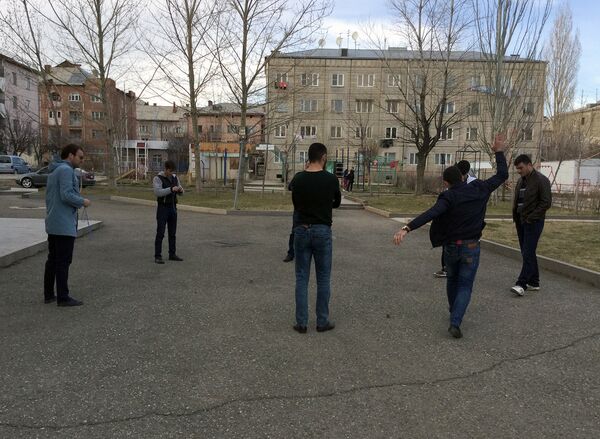 Гюмрийцы восстановливают дворовые игры Гюмрийцы восстановливают дворовые игры - Sputnik Արմենիա
