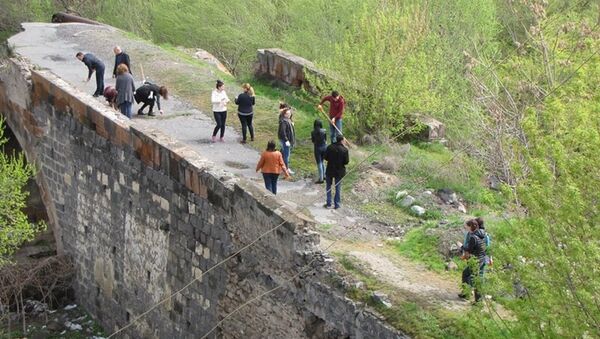 Մաքրվել են «Հաղթանակի կամուրջ» և «Կարմիր կամուրջ» հուշարձանների տարածքները - Sputnik Армения