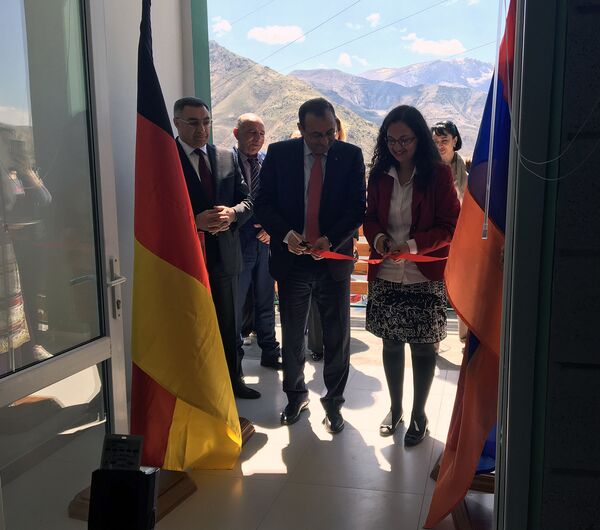 Министр охраны природы Арцвик Минасян посетил Вайоц Дзор  - Sputnik Армения