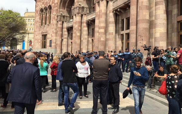 Акция протеста у здания Правительства РА - Sputnik Армения