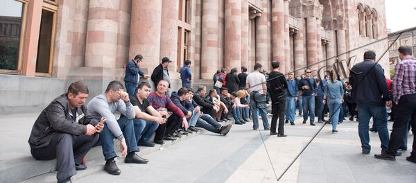 Акция протеста у здания Правительства РА Акция протеста у здания Правительства РА - Sputnik Армения
