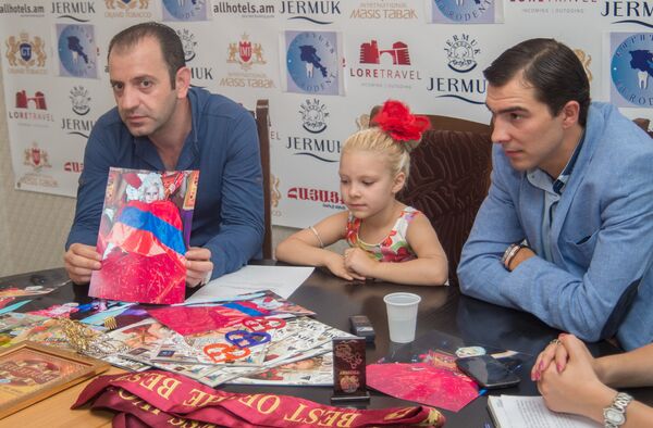 Пятилетняя Элен Асоян представит Армению в конкурсе Маленькая принцесса вселенной -2015 в Турции Пятилетняя Элен Асоян представит Армению в конкурсе Маленькая принцесса вселенной -2015 в Турции - Sputnik Արմենիա