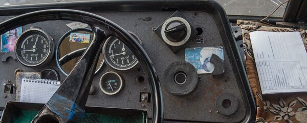 Эльмира (Эмма) Манян, единственная женщина-водитель троллейбуса в Ереване Эльмира (Эмма) Манян, единственная женщина-водитель троллейбуса в Ереване - Sputnik Армения