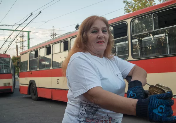 Эльмира (Эмма) Манян, единственная женщина-водитель троллейбуса в Ереване Эльмира (Эмма) Манян, единственная женщина-водитель троллейбуса в Ереване - Sputnik Армения