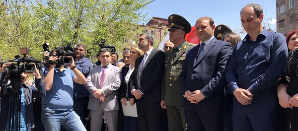 Ереванская школа #147 названа именем героя апрельской войны Роберта Абаджяна - Sputnik Армения