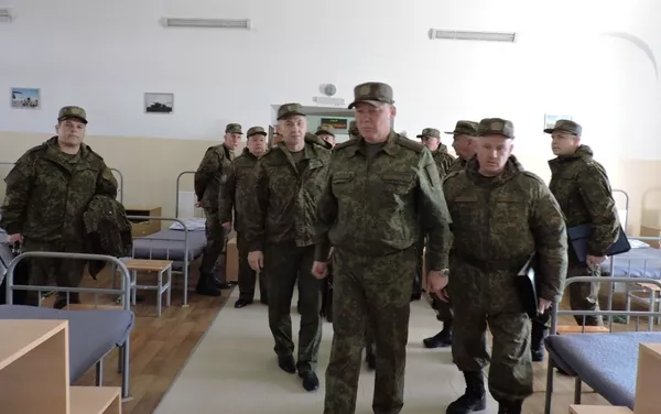Командующий войсками ЮВО проверил боевую готовность подразделений российской военной базы в Армении - Sputnik Армения
