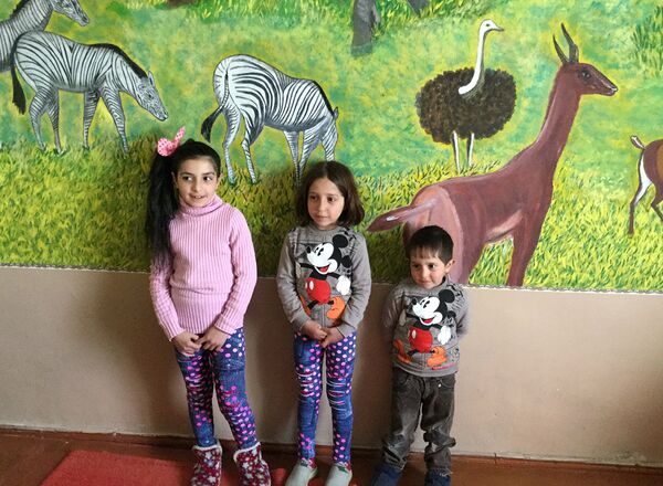 Дом семьи Геворкянов. Сонья, Сюзанна, Аветис Дом семьи Геворкянов. Сонья, Сюзанна, Аветис - Sputnik Արմենիա