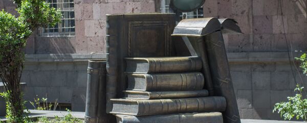 Памятник книгам в Ереване - Sputnik Արմենիա