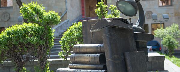 Памятник книгам в Ереване Памятник книгам в Ереване - Sputnik Армения