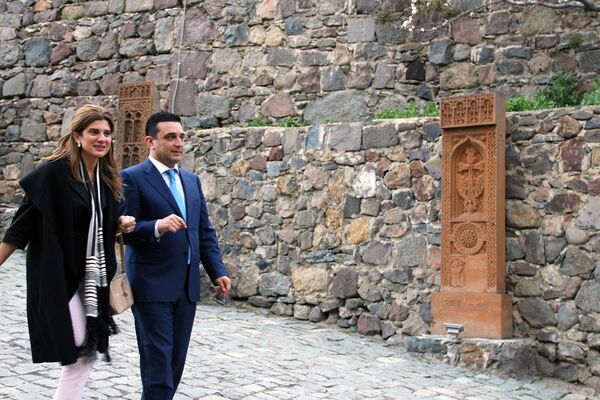 Принцесса Иордании, глава Международного Союза по борьбе с раком Дина Майред и Армен Мурадян посетили Гарни и Гегард в Армении Принцесса Иордании, глава Международного Союза по борьбе с раком Дина Майред и Армен Мурадян посетили Гарни и Гегард в Армении - Sputnik Արմենիա