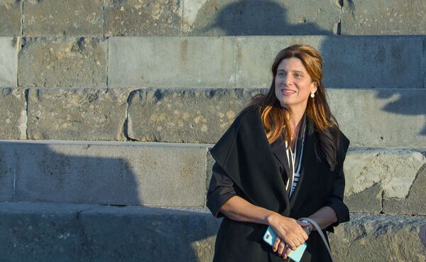 Принцесса Иордании, глава Международного Союза по борьбе с раком Дина Майред посетила Гарни и Гегард в Армении Принцесса Иордании, глава Международного Союза по борьбе с раком Дина Майред посетила Гарни и Гегард в Армении - Sputnik Արմենիա