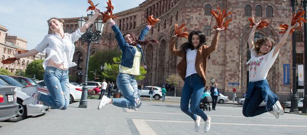 В Армении прошла акция Георгиевская ленточка - Sputnik Армения