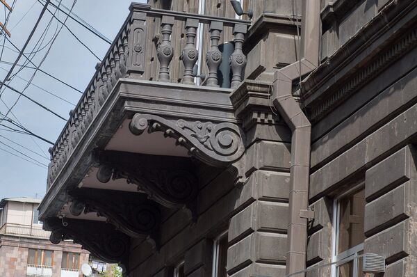 Здание на улице Налбандяна 48. Старый Ереван Здание на улице Налбандяна 48. Старый Ереван - Sputnik Армения