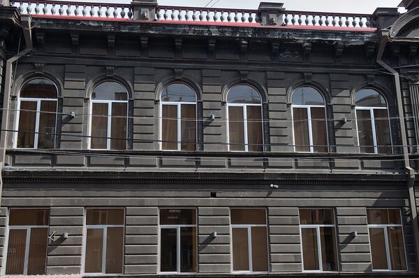 Здание на улице Налбандяна 48. Старый Ереван Здание на улице Налбандяна 48. Старый Ереван - Sputnik Армения