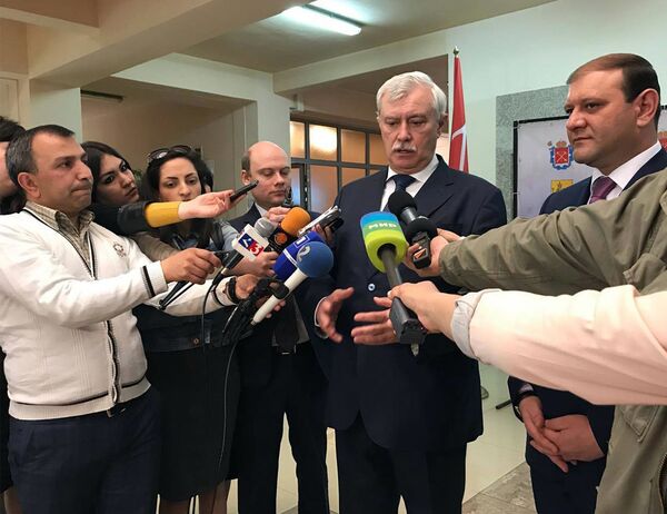 Мэрия Еревана. Встреча мэра Тарона Маргаряна с губернатором Санкт-Петербурга Георгием Полтавченко в рамках Дней Санкт-Петербурга в Ереване Мэрия Еревана. Встреча мэра Тарона Маргаряна с губернатором Санкт-Петербурга Георгием Полтавченко в рамках Дней Санкт-Петербурга в Ереване - Sputnik Армения