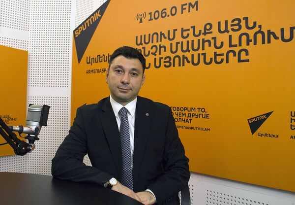 Эдуард Шармазанов в гостях у радио Sputnik Армения Эдуард Шармазанов в гостях у радио Sputnik Армения - Sputnik Արմենիա