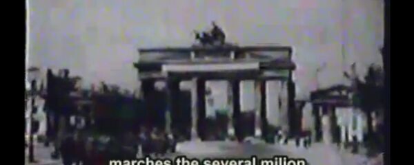 Армяне станцевали кочари у стен Рейхстага в Берлине в 1945 году - Sputnik Армения