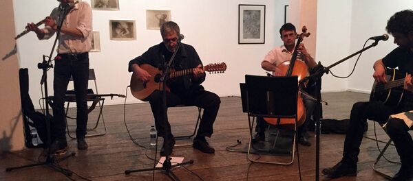 Выставка и концерт под названием Синий мяч в Стамбуле и Бурсе. Джаг Бамбир Выставка и концерт под названием Синий мяч в Стамбуле и Бурсе. Джаг Бамбир - Sputnik Армения