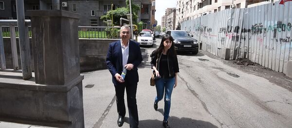 Արթուր Իսպիրյանը ներկայացնում է հին ու նոր Երևանի իր պատմությունները Արթուր Իսպիրյանը ներկայացնում է հին ու նոր Երևանի իր պատմությունները - Sputnik Արմենիա