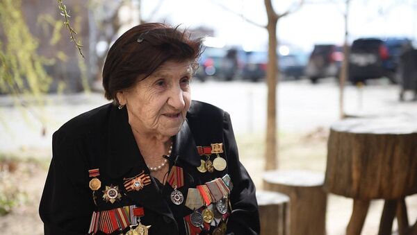 Розалия Абгарян рассказала истории с фронта - Sputnik Армения