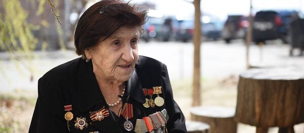Розалия Абгарян рассказала истории с фронта - Sputnik Армения