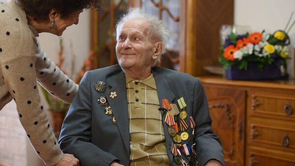 Бог войны Георгий Лутонян вспоминает военные годы и раскрывает секрет долголетия - Sputnik Армения