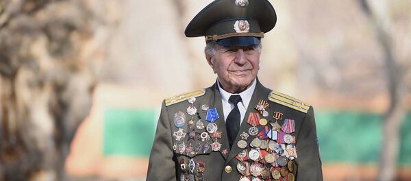 Петрос Петросян рассказал истории с фронта - Sputnik Армения