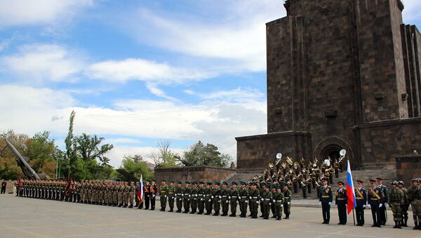 Генеральная репетиция парада Победы российских военнослужащих и пограничников, представителей ВС Армении прошла в Ереване - Sputnik Армения