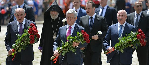 Президент РА Серж Саргсян принял участие в праздничных мероприятиях Президент РА Серж Саргсян принял участие в праздничных мероприятиях - Sputnik Армения