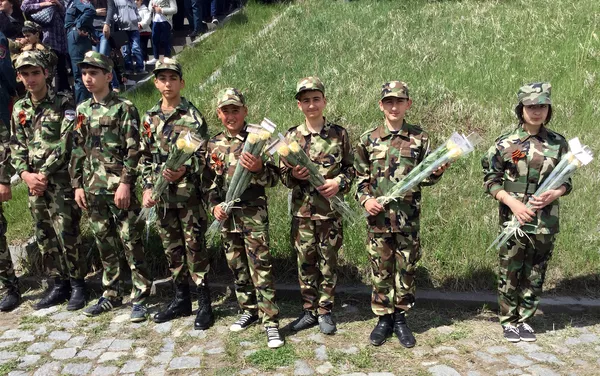 Марш армянских и российских военных к памятнику Мать Армения в Гюмри Марш армянских и российских военных к памятнику Мать Армения в Гюмри - Sputnik Армения